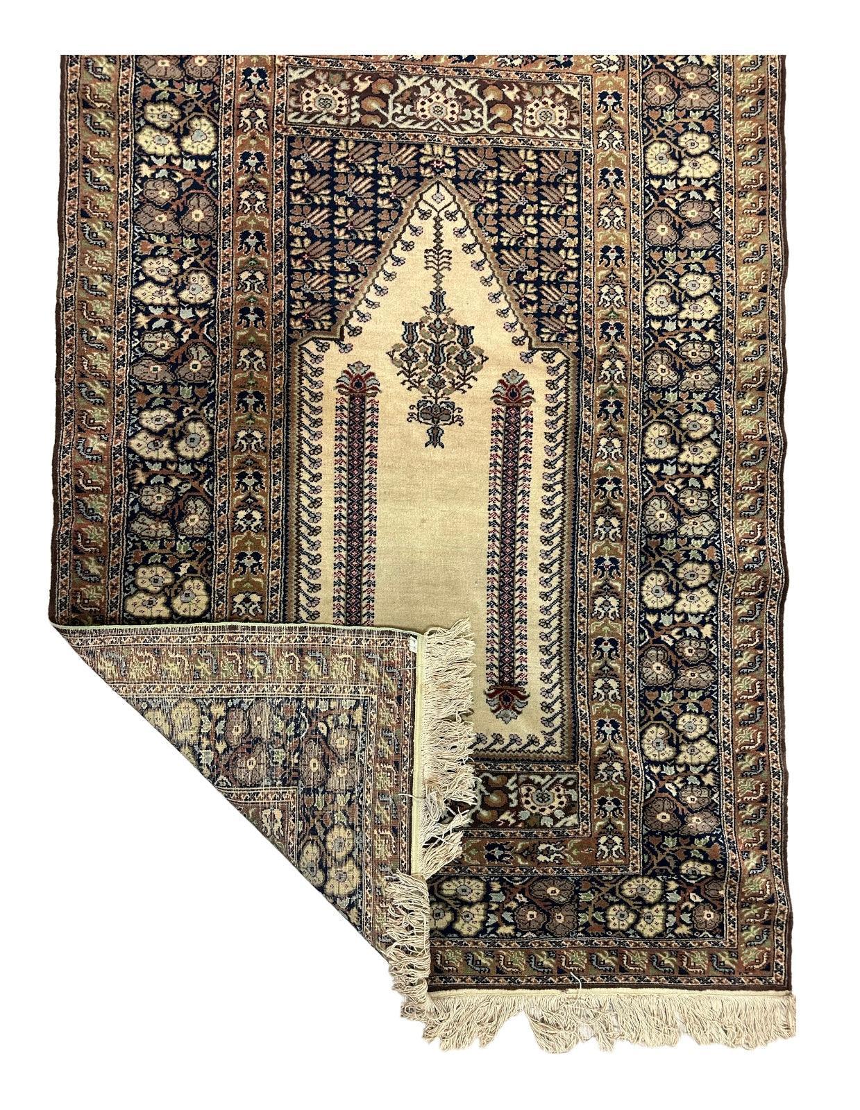 Old Panderma Rug Anatolia, Turkey, Early 20th Century, Very Good Condition 4’ x 6’