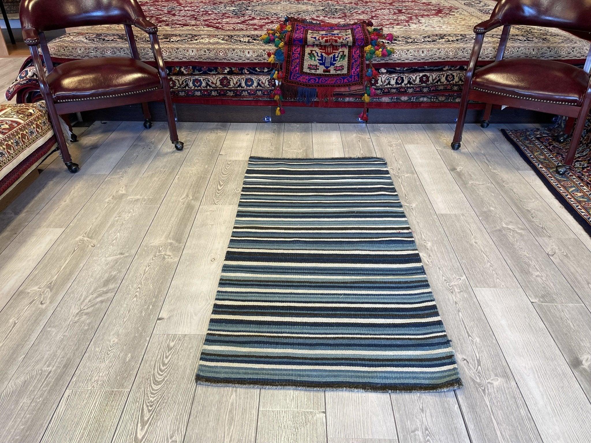 Beautifull Modern Scandinavian Swedish hand-woven kilim 2x5 are rug